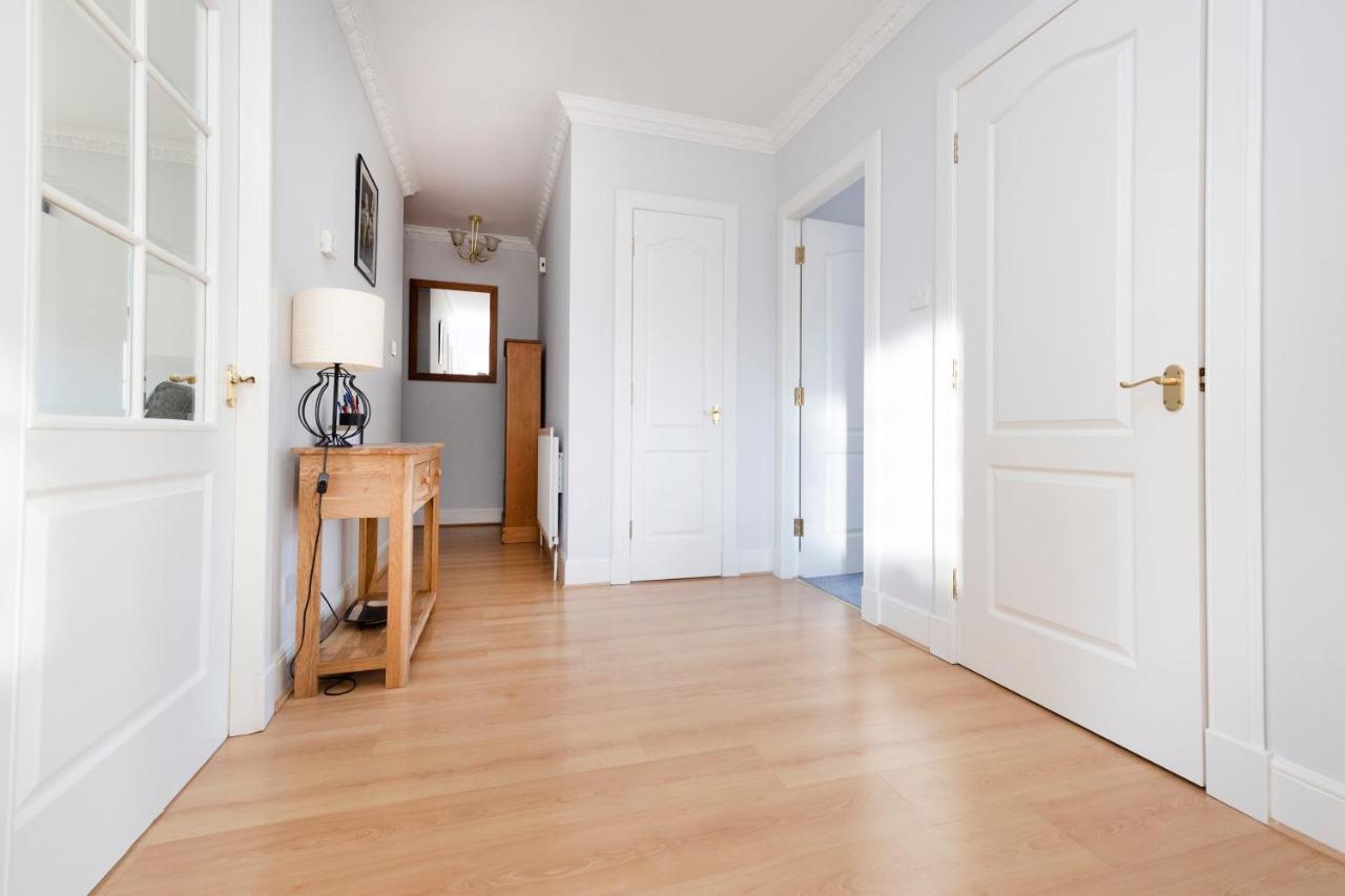 Apartmán Joivy Modern Flat With Free Parking EDI Exteriér fotografie