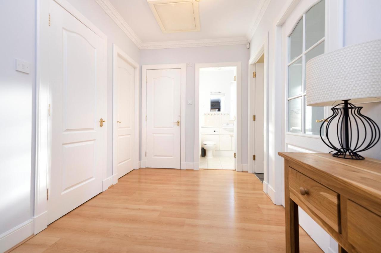 Apartmán Joivy Modern Flat With Free Parking EDI Exteriér fotografie